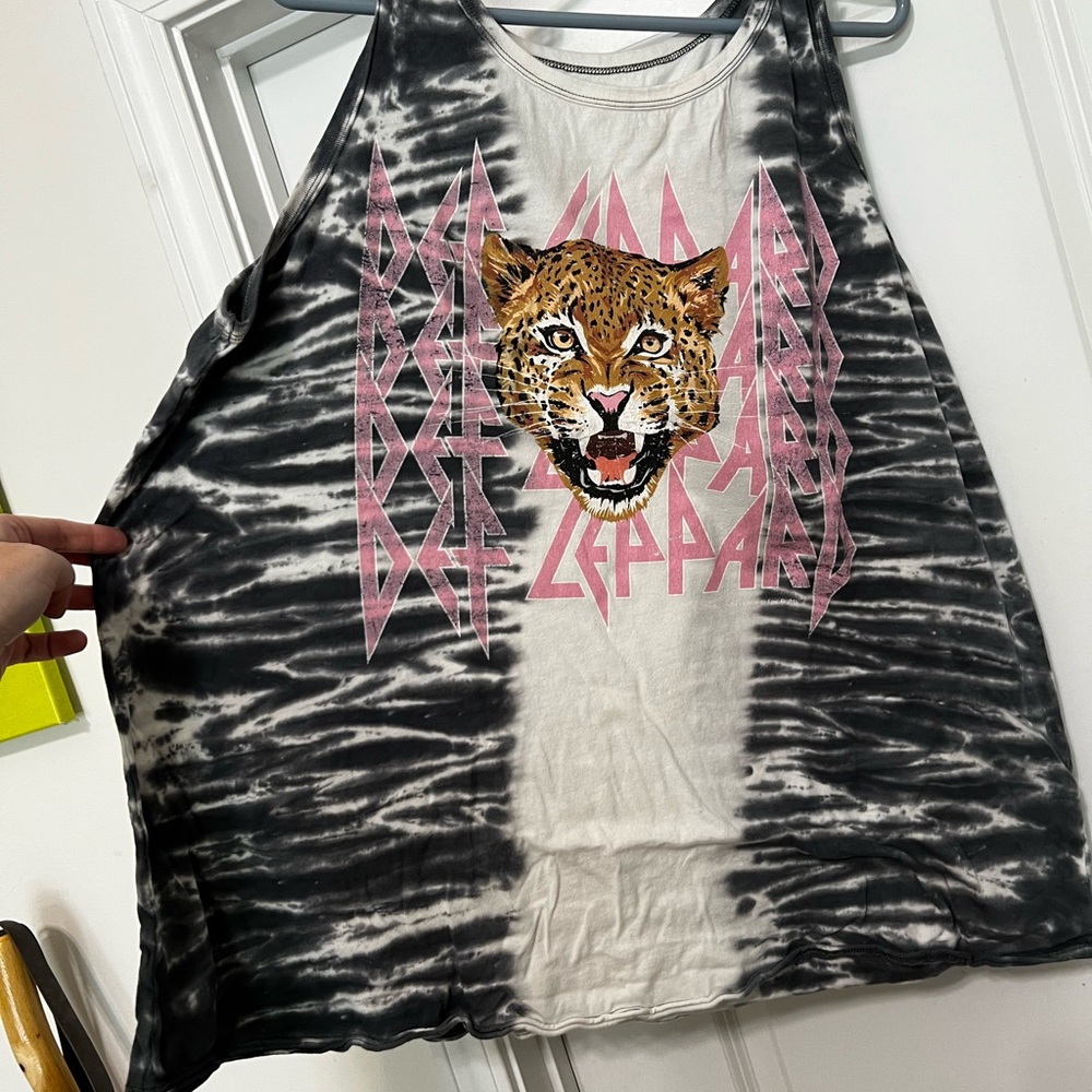 Torrid DEF LEOPARD band shirt
